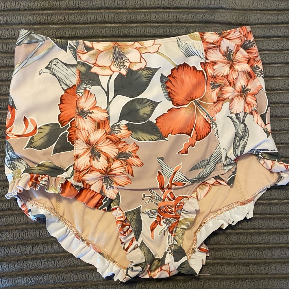 Kortni Jeane Ruffle Bottoms Medium